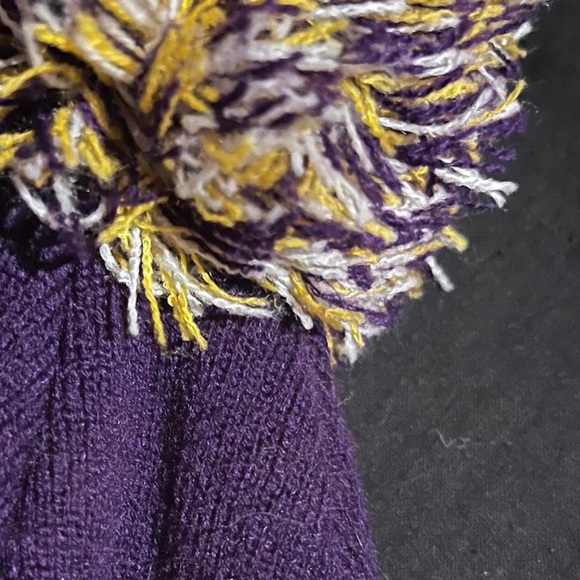 Great condition LA Lakers winter beanie. Reversible, underside says Los Angeles! - Picture 4 of 4